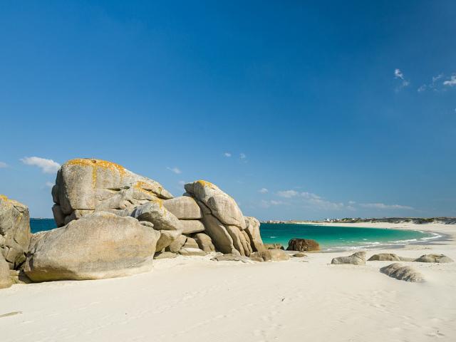 La plage de Kerlouan près du hameau de Meneham